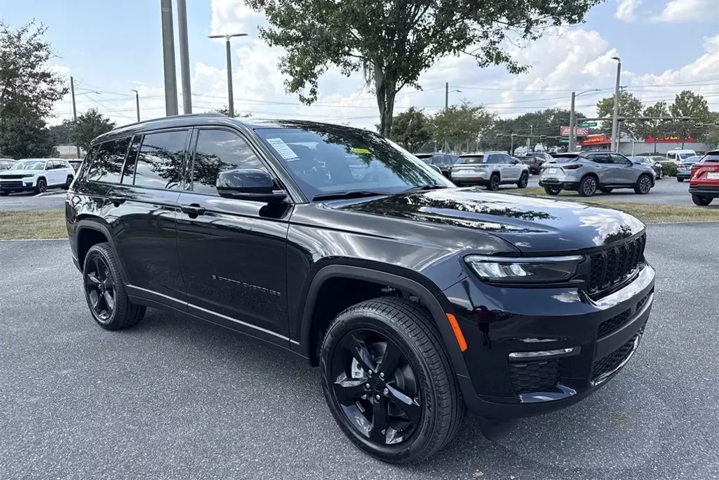 2025 Jeep Grand Cherokee Limited photo 1