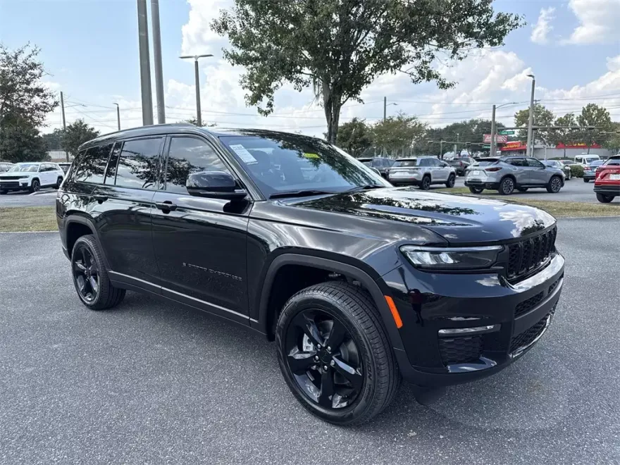 2025 Jeep Grand Cherokee Limited photo 1