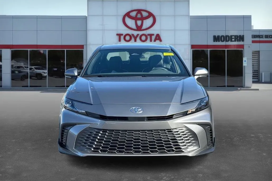 2026 Toyota Camry SE photo 1