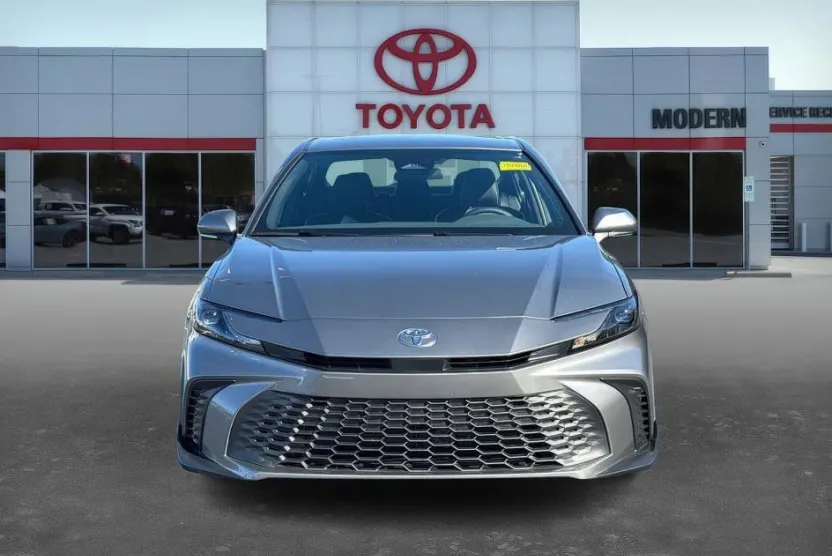 2026 Toyota Camry SE photo 1