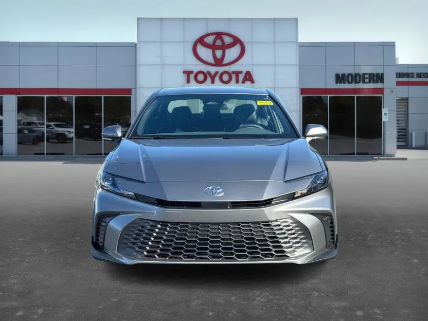 2026 Toyota Camry SE photo 1