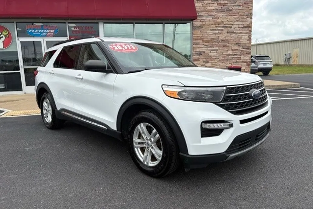 2023 Ford Explorer XLT photo 1