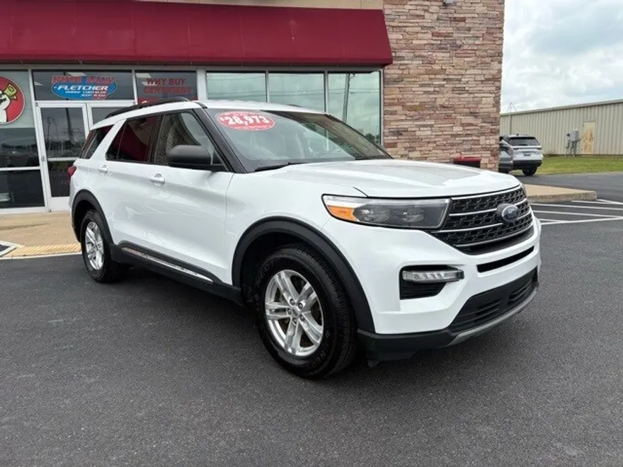 2023 Ford Explorer XLT photo 1