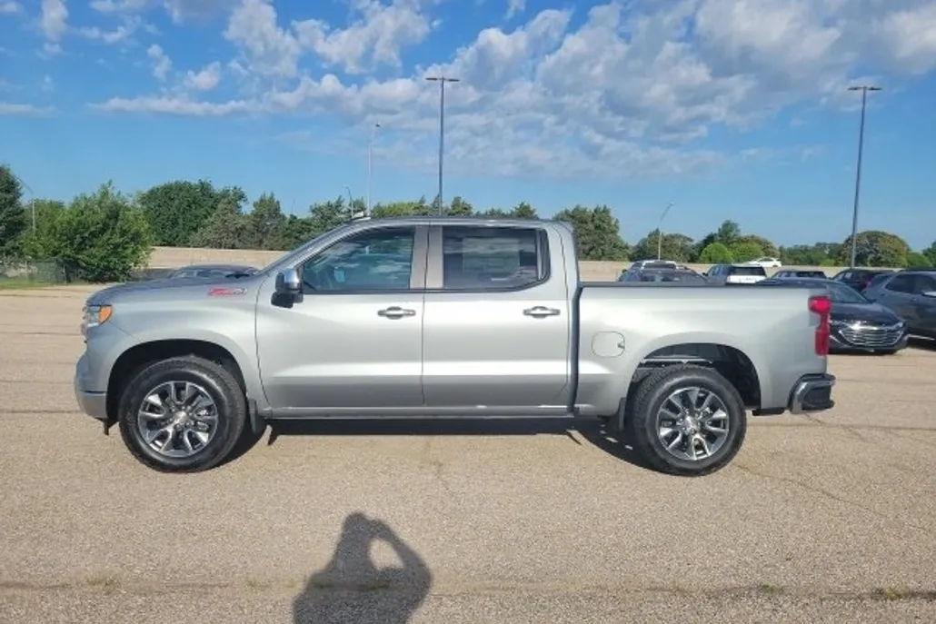 2026 Chevrolet Silverado 1500 LT photo 1