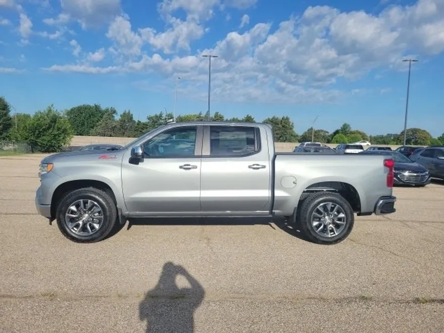 2026 Chevrolet Silverado 1500 LT photo 1