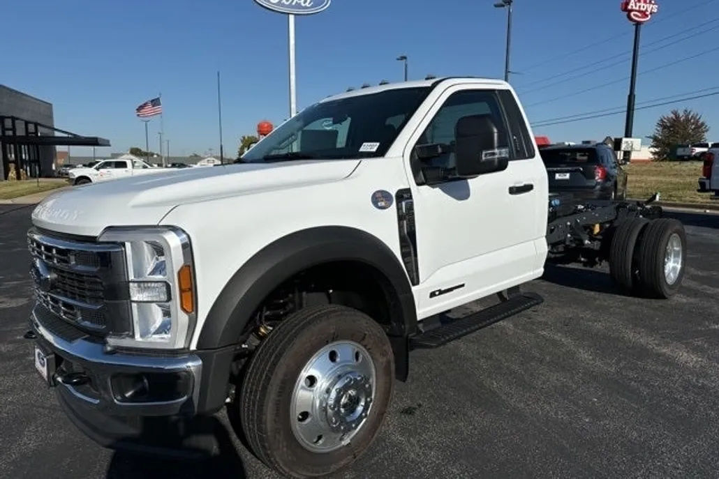 2024 Ford F-550 photo 1