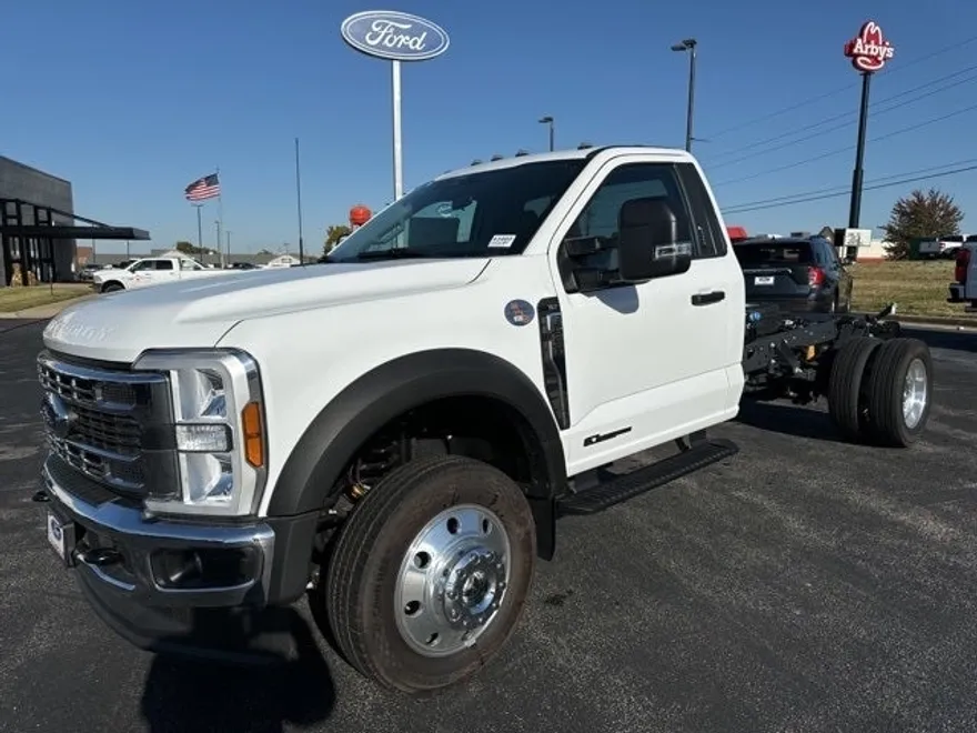 2024 Ford F-550 photo 1