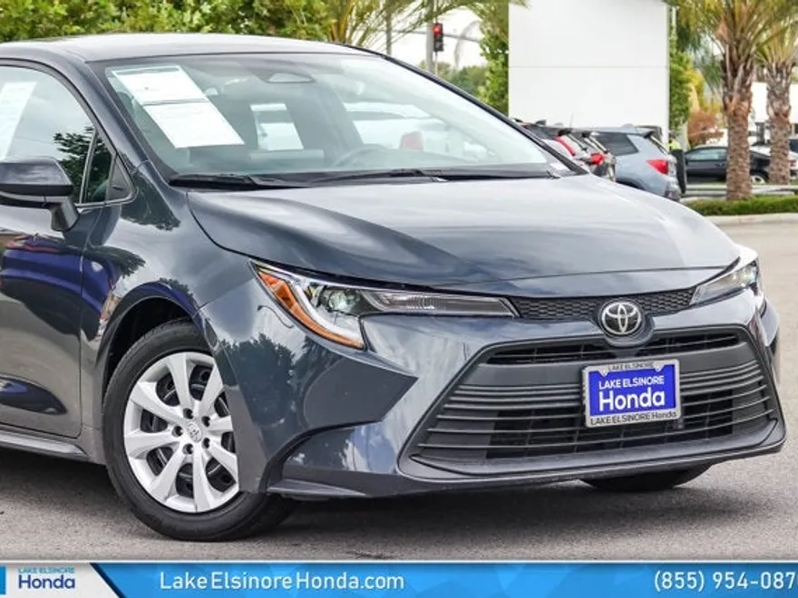 2023 Toyota Corolla LE photo 1