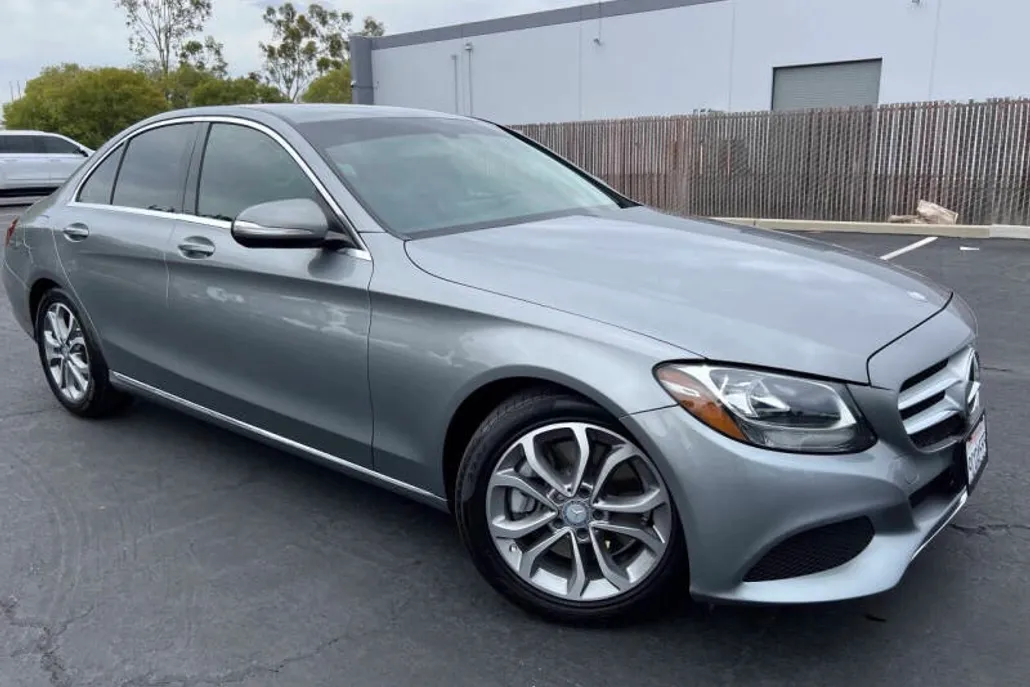 2015 Mercedes Benz C 300 photo 1