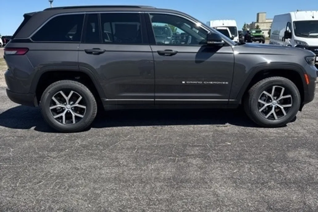 2025 Jeep Grand Cherokee Limited photo 1