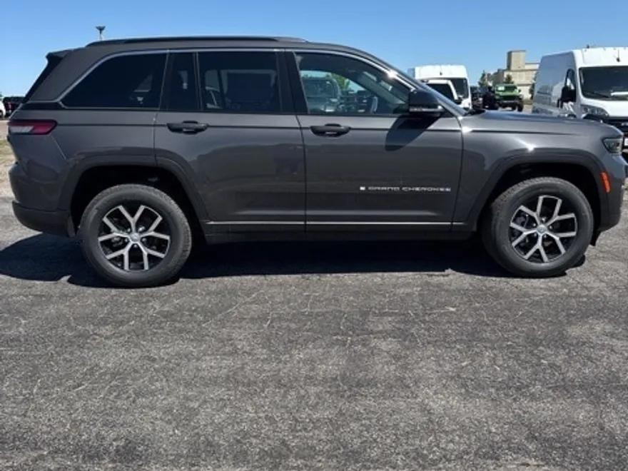 2025 Jeep Grand Cherokee Limited photo 1
