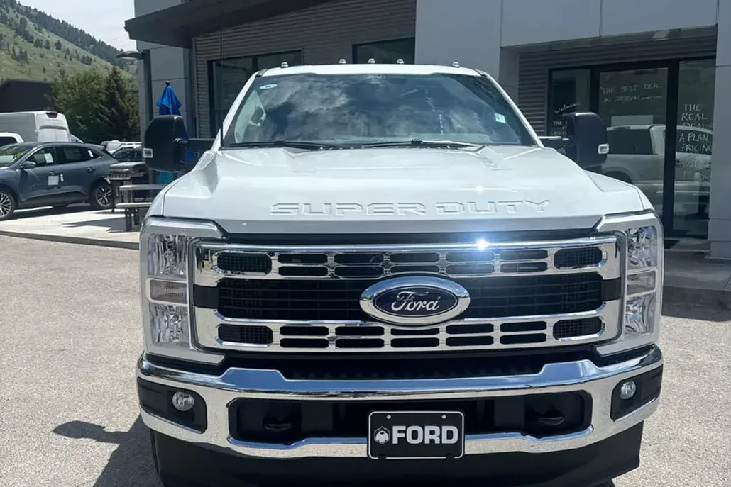 2025 Ford F-250 XLT photo 1