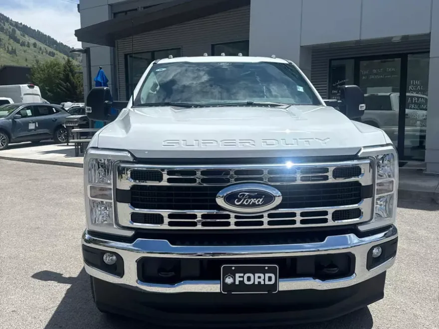 2025 Ford F-250 XLT photo 1