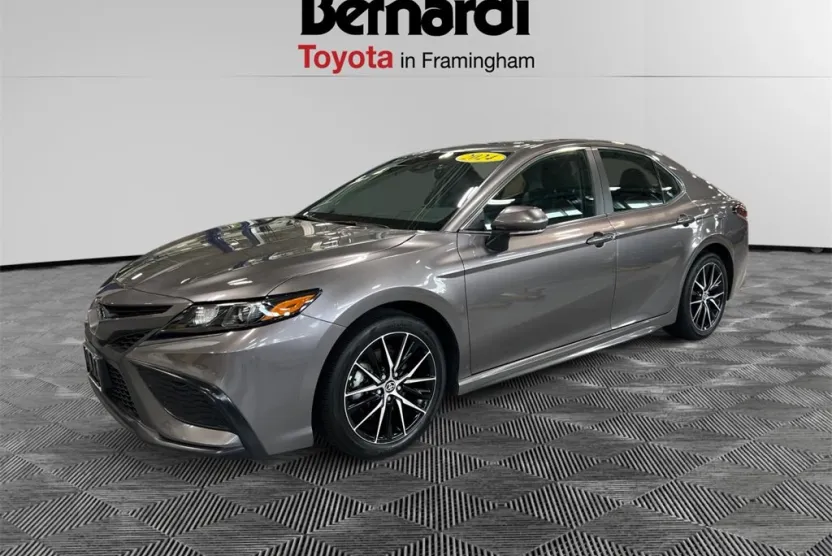 2024 Toyota Camry SE photo 1