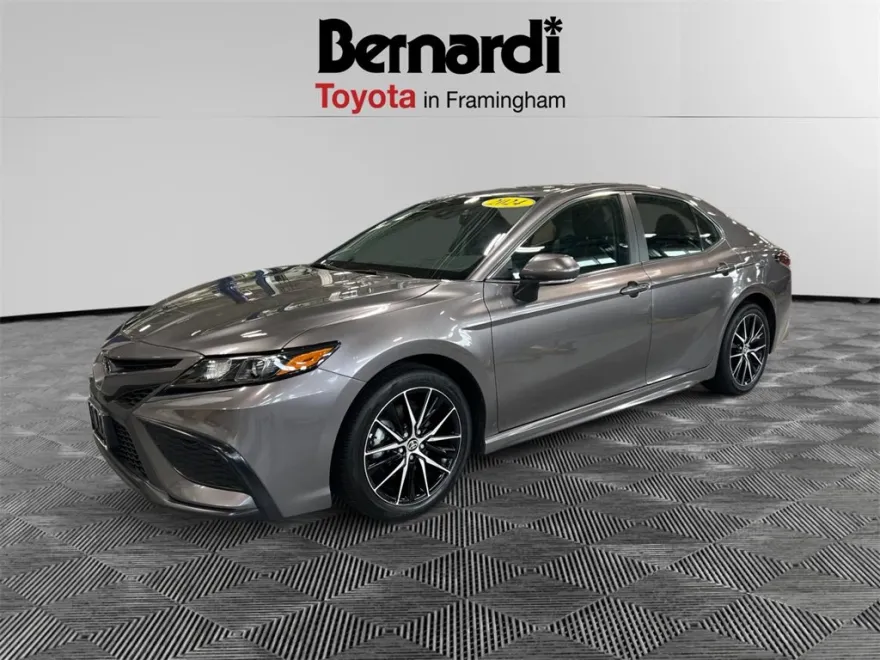 2024 Toyota Camry SE photo 1