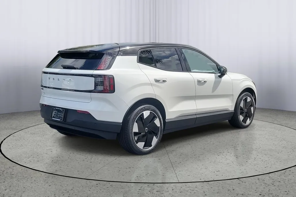 2025 Volvo EX30 Plus photo 1