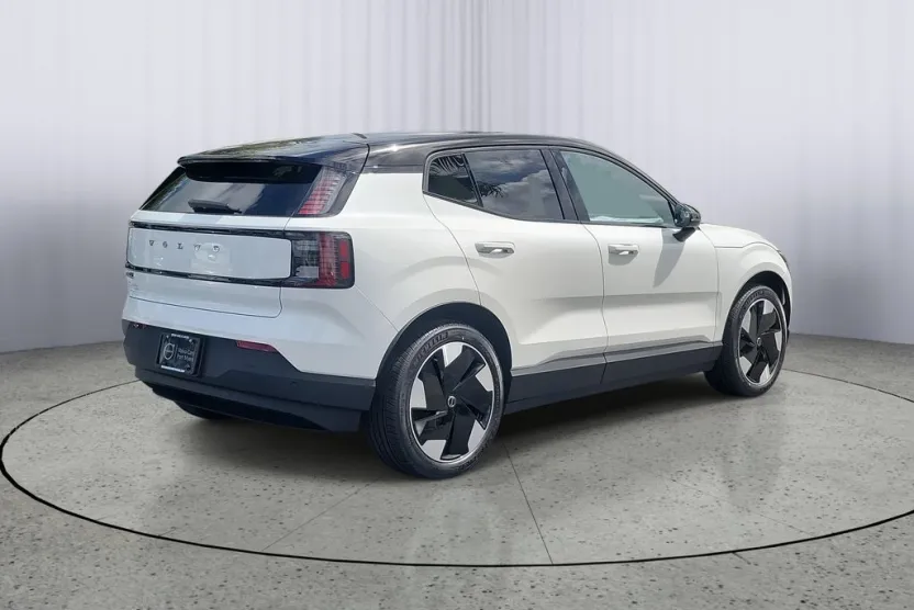 2025 Volvo EX30 Plus photo 1