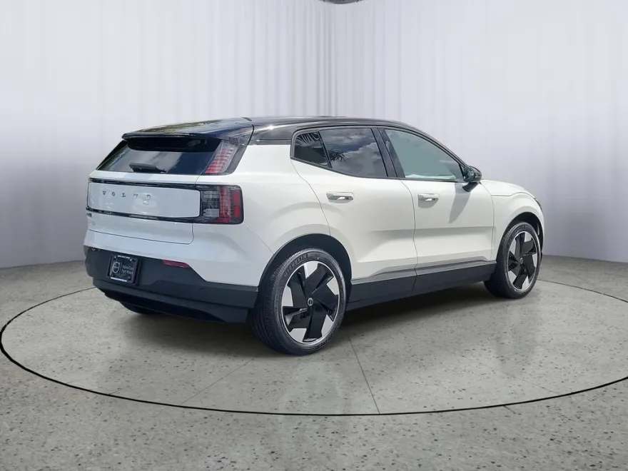 2025 Volvo EX30 Plus photo 1