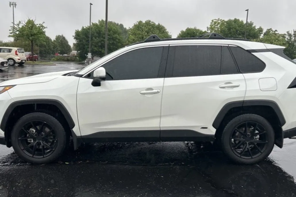 2022 Toyota RAV4 XLE Premium photo 1