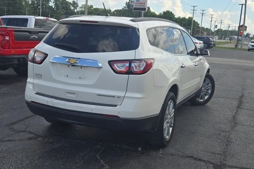 2015 Chevrolet Traverse 1LT photo 1