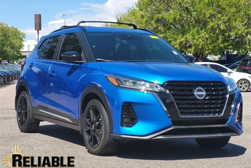 2024 Nissan Kicks SR photo 1