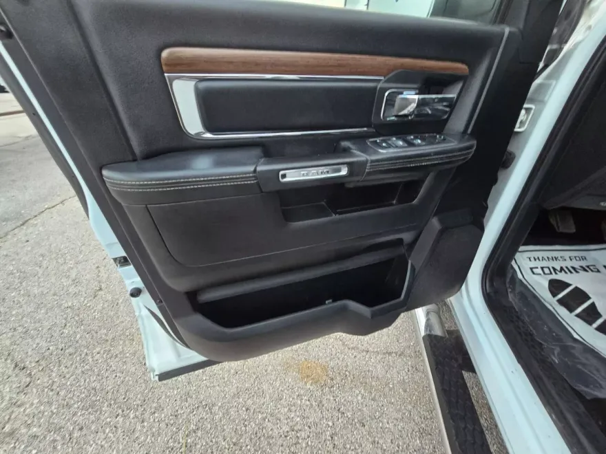 2014 Ram 1500 Laramie photo 9