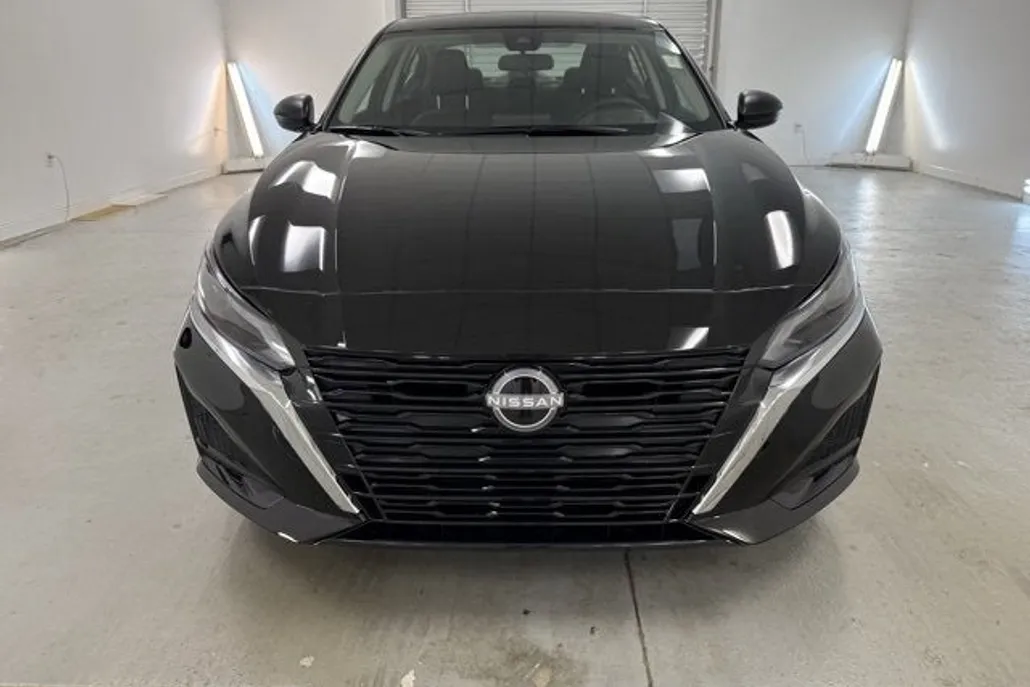 2025 Nissan Altima SV photo 1