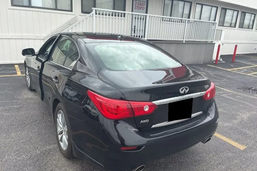 2015 Infiniti Q50 3.7 photo 1