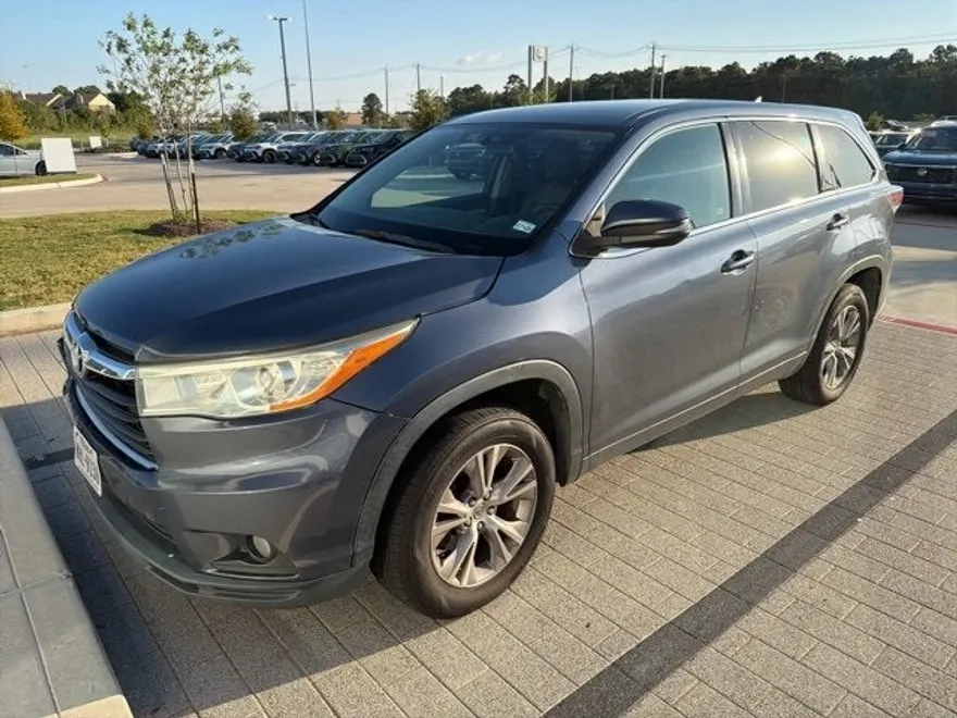 2014 Toyota Highlander Base photo 1