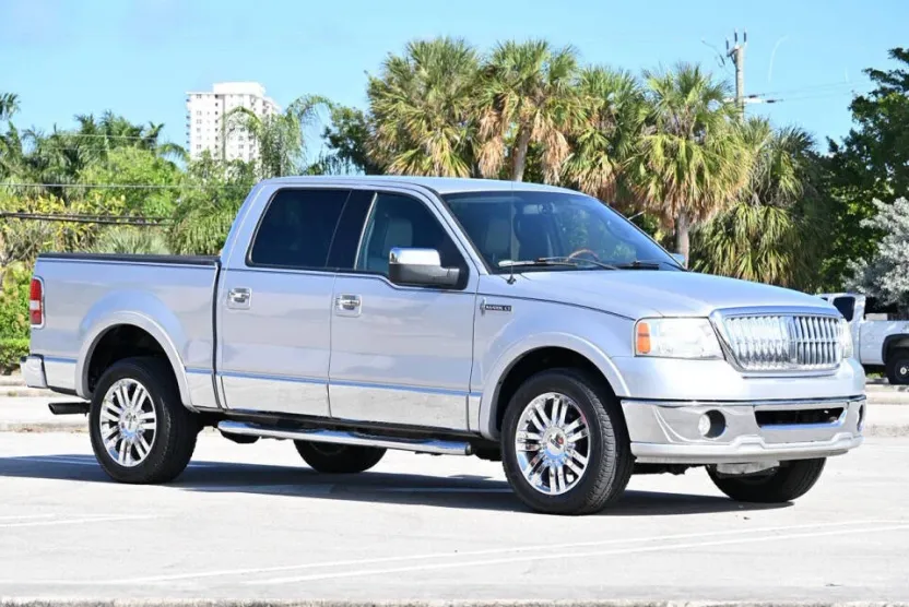 2007 Lincoln Mark LT photo 1