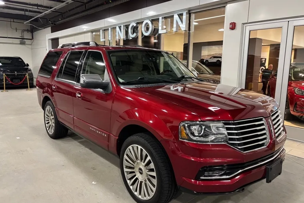 2015 Lincoln Navigator Base photo 1