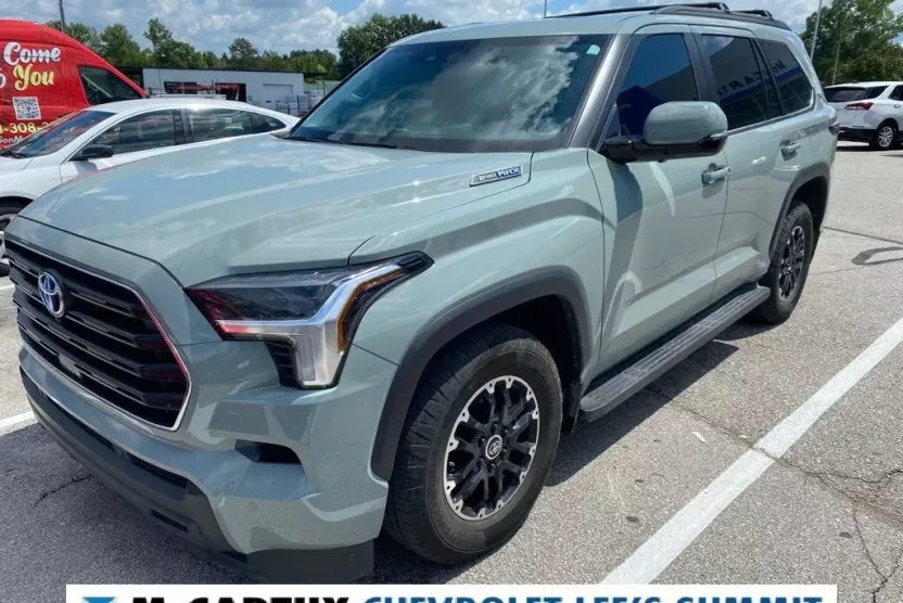 2024 Toyota Sequoia SR5 photo 1