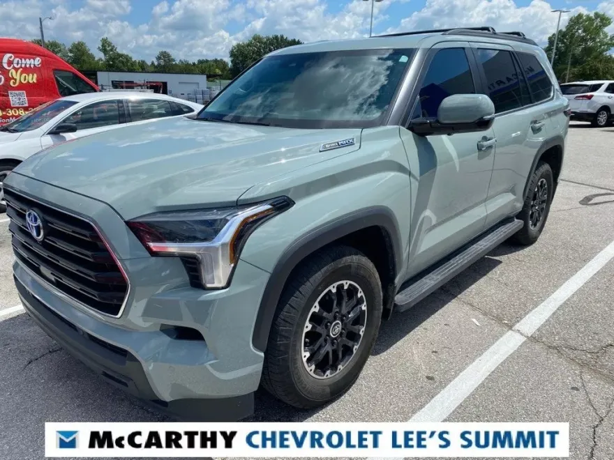 2024 Toyota Sequoia SR5 photo 1