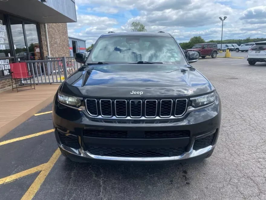 2023 Jeep Grand Cherokee Limited photo 1