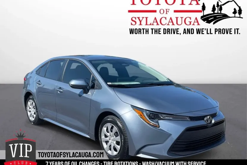 2025 Toyota Corolla LE photo 1