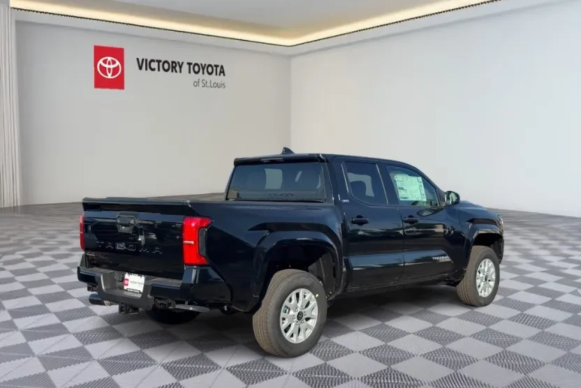 2025 Toyota Tacoma SR5 4x4 Double Cab photo 1