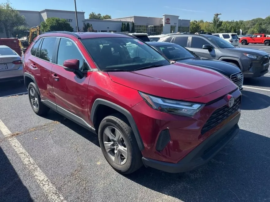 2024 Toyota RAV4 Hybrid XLE photo 1