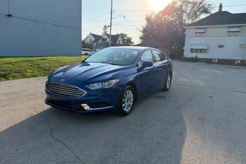 2017 Ford Fusion S photo 1
