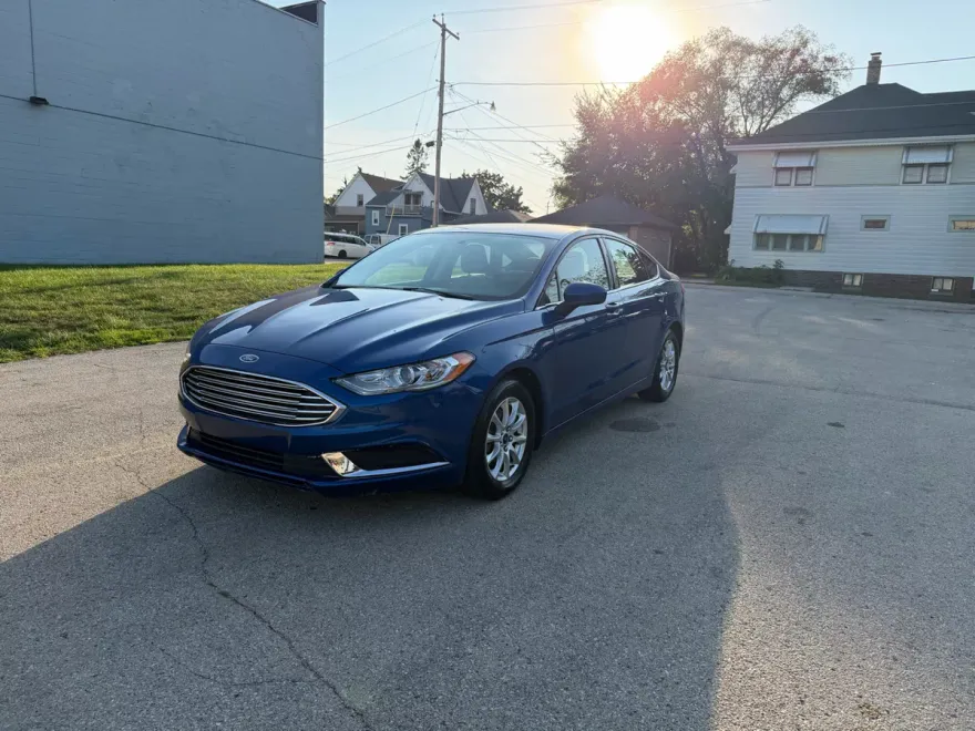 2017 Ford Fusion S photo 1