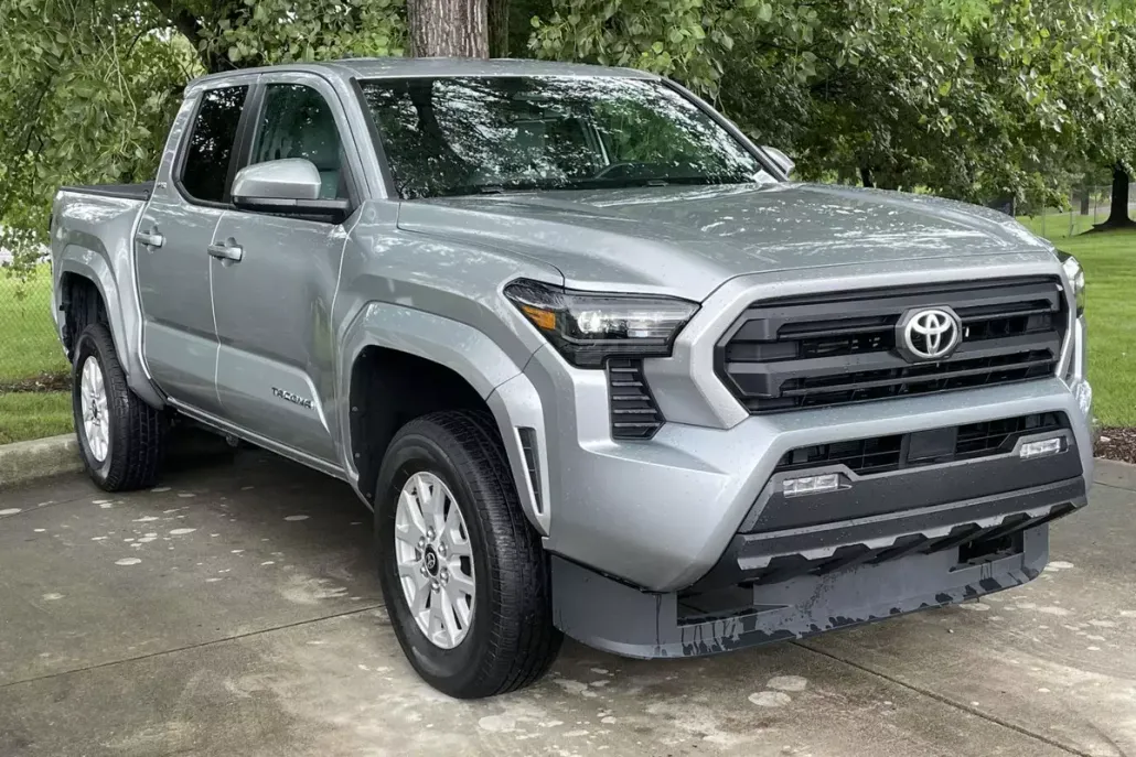 2024 Toyota Tacoma SR5 photo 1