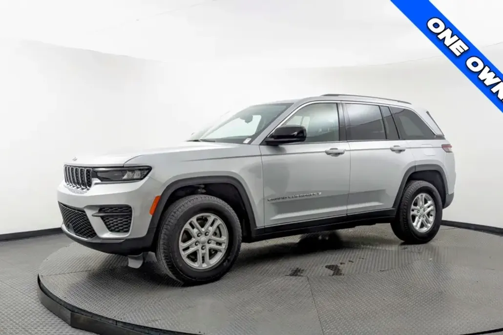 2023 Jeep Grand Cherokee Laredo photo 1