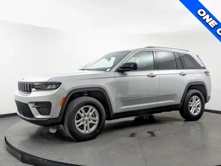 2023 Jeep Grand Cherokee Laredo photo 1