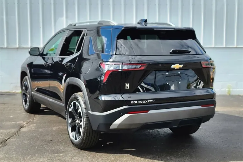 2025 Chevrolet Equinox LT photo 1