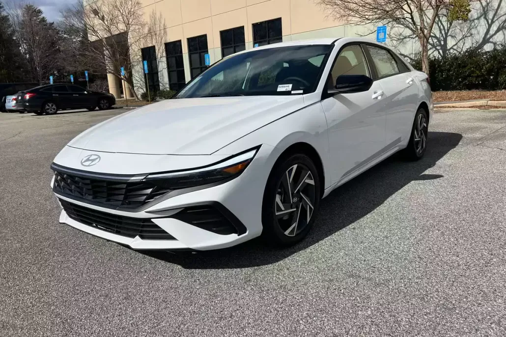 2025 Hyundai Elantra SEL Sport photo 1