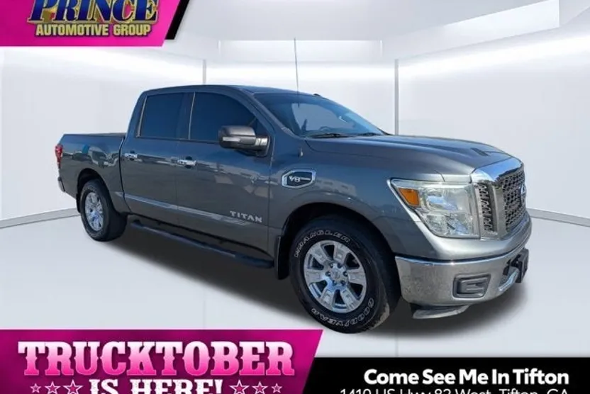 2017 Nissan Titan SV photo 1
