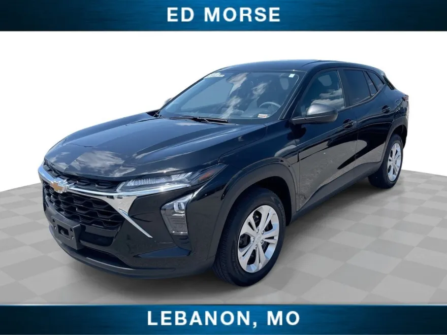 2025 Chevrolet Trax LS photo 1