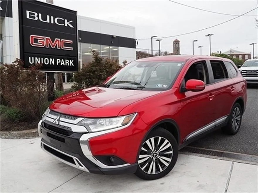2020 Mitsubishi Outlander SE photo 1