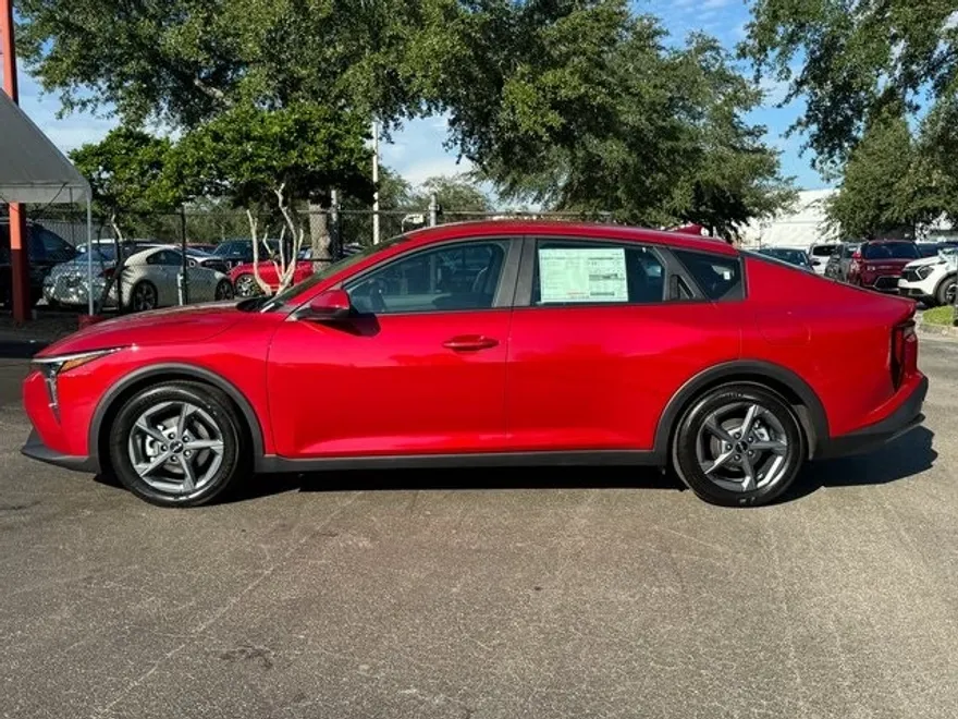 2025 Kia K4 LXS photo 1