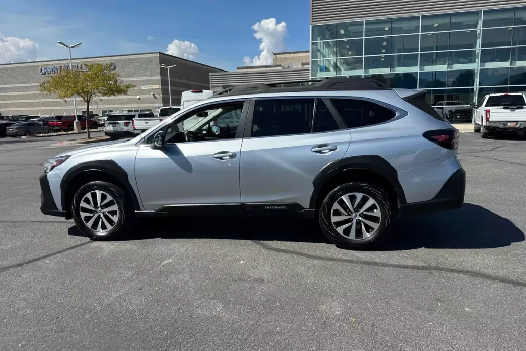2024 Subaru Outback Premium photo 1