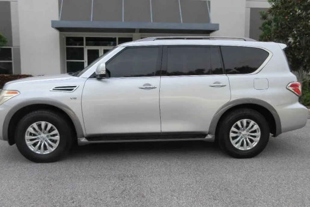 2017 Nissan Armada SV photo 1